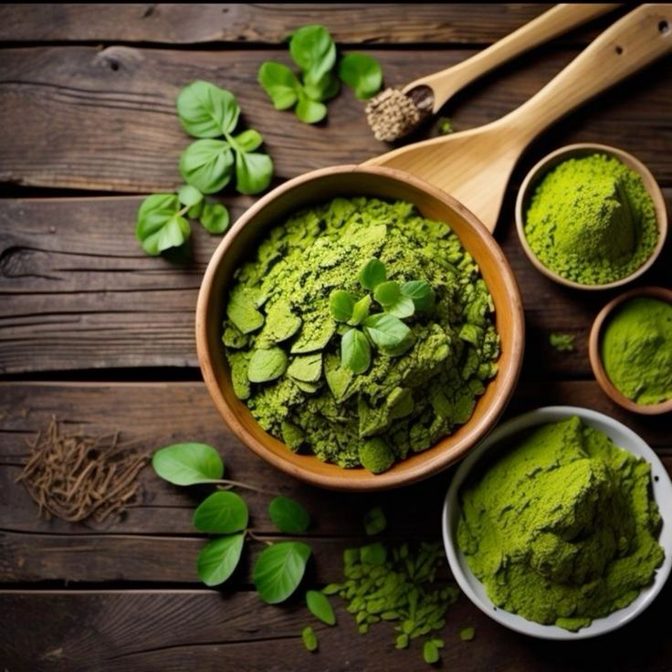 Moringa powder is not only beneficial for overall health but also offers a wide range of advantages for skin health. Rich in essential vitamins, minerals, and antioxidants, moringa helps nourish, protect, and rejuvenate the skin. 