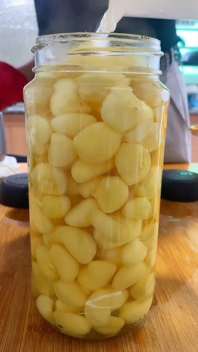 Garlic pickle is packed with skin-friendly nutrients:
Allicin: A powerful antibacterial compound that fights acne-causing bacteria.
Vitamin C: Boosts collagen production, reducing wrinkles and fine lines.
Sulfur Compounds: Detoxify the skin and help in healing scars.
Probiotics (if fermented): Strengthen the gut-skin connection, reducing inflammation and skin irritation.
Zinc & Selenium: Protect against UV damage and improve skin elasticity.